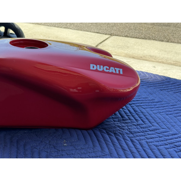 OEM Red Fuel Tank Ducati 748/916/996/998